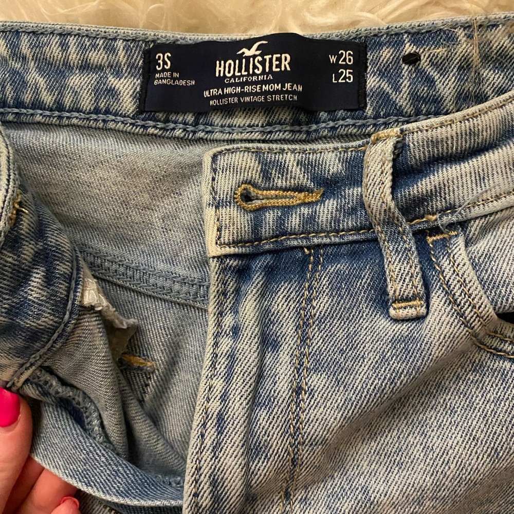 Hollister high rise mom jeans - Picture 3 of 3